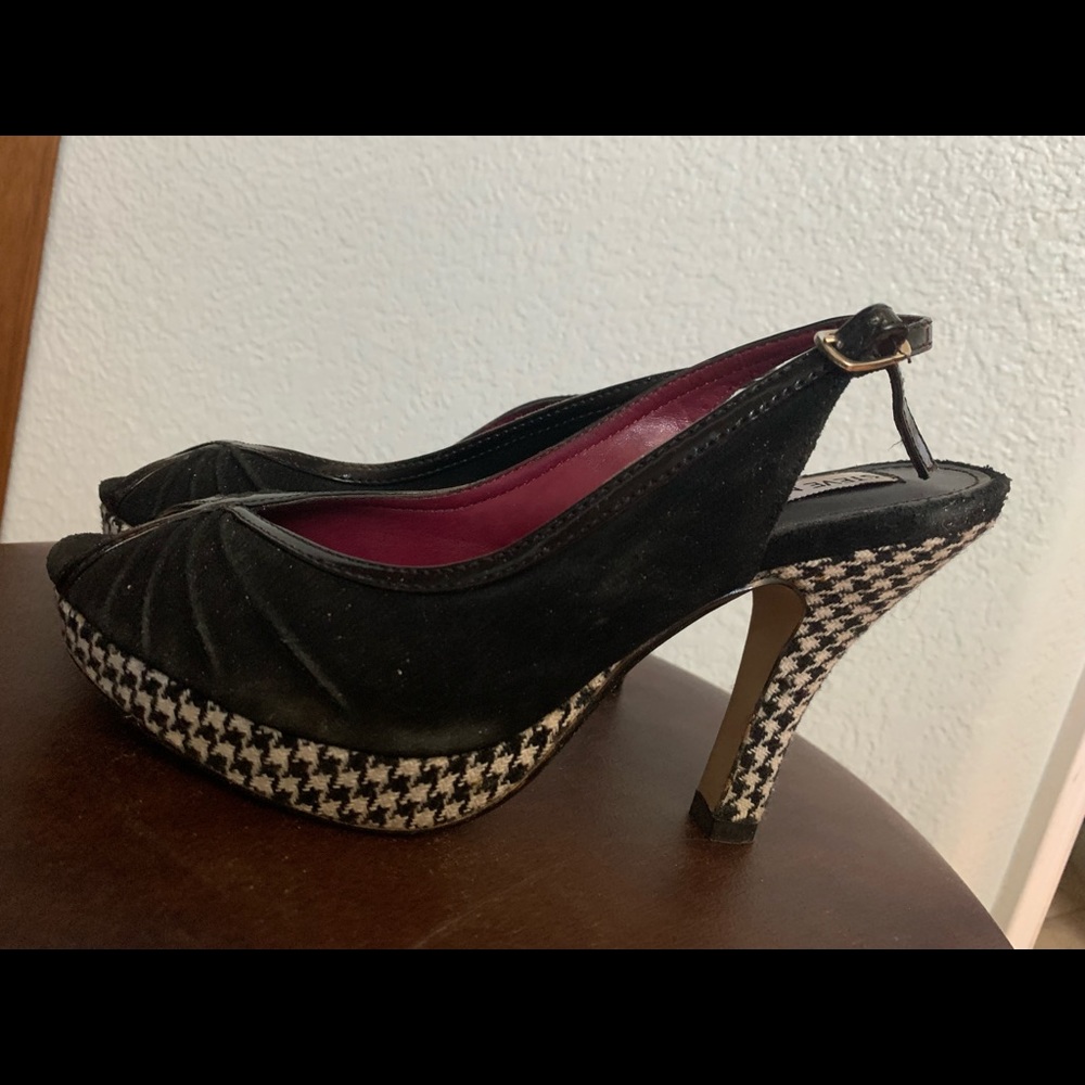 Black Steve Madden size 6.Very comfortable.